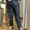 Calça Feminina Plus Couro Eco Detalhe Frizo Preta - Fernanda Ramos Store