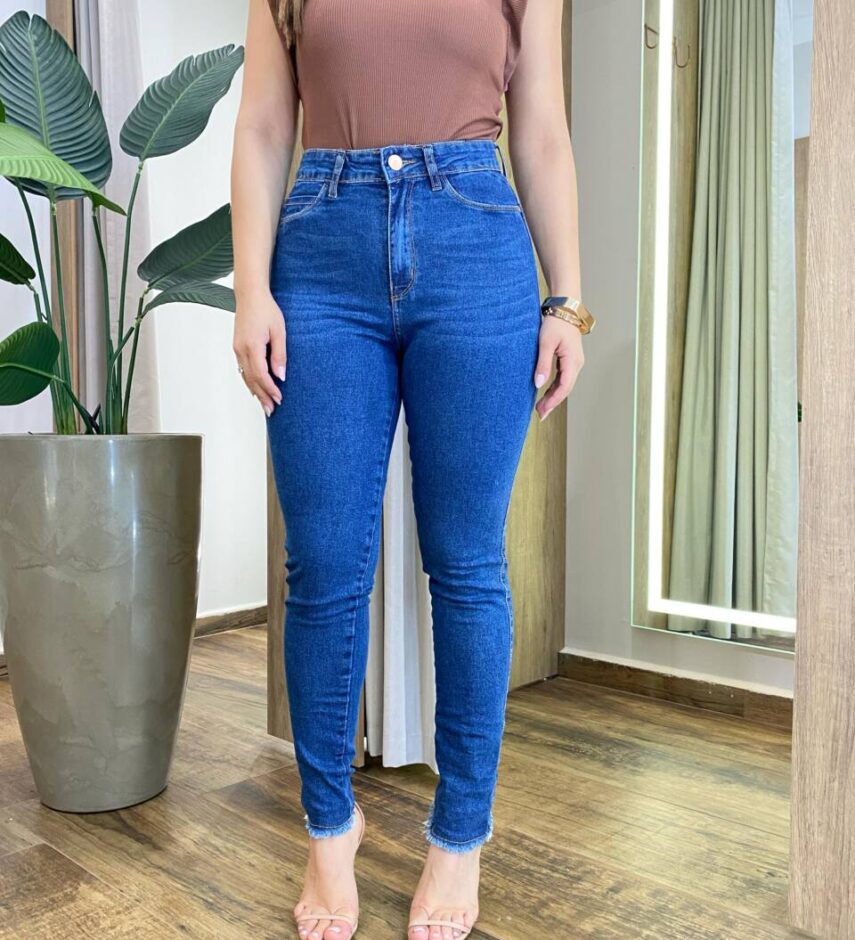 Calça Jeans Feminina Esmeralda Cigarrete Barra Desfiada 26983 - Fernanda Ramos Store