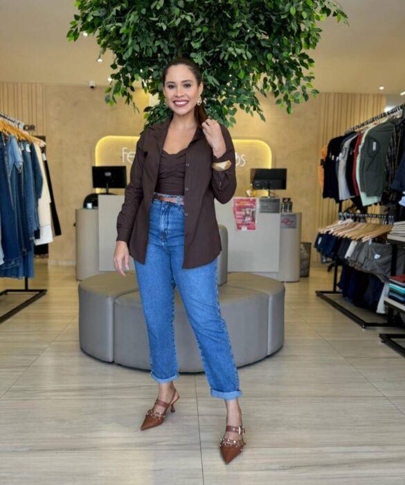 Conjunto Feminino Amanda Cropped com Bojo e Camisa Marrom - Fernanda Ramos Store