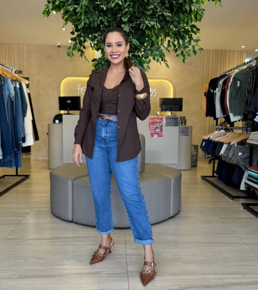 Conjunto Feminino Amanda Cropped com Bojo e Camisa Marrom - Fernanda Ramos Store