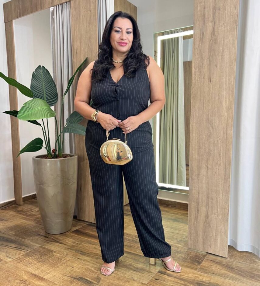 Conjunto Feminino Bela Plus Colete e Calça Risca de Giz Preto - Fernanda Ramos Store