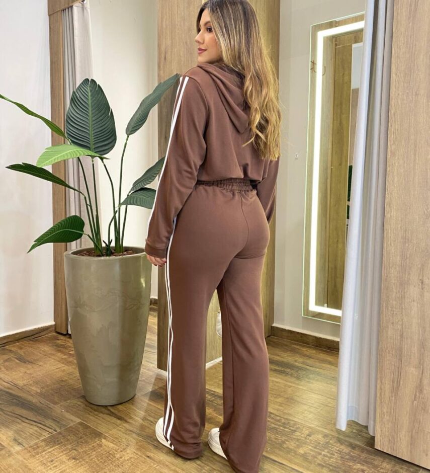 Conjunto Feminino Bia Moletinho Jaqueta com Capuz e Calça Marrom - Fernanda Ramos Store