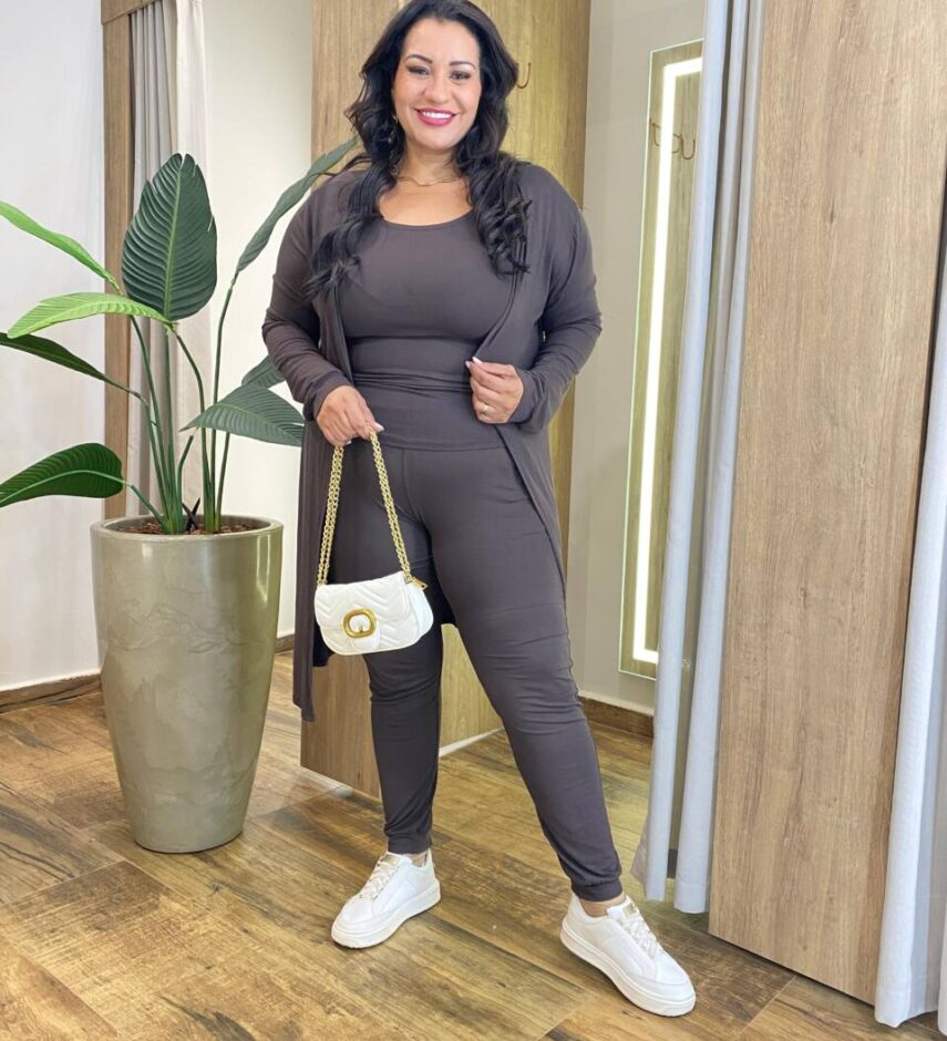 Conjunto Feminino Moletinho Cardigan Regata e Calça Marrom - Fernanda Ramos Store