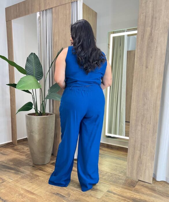 Conjunto Feminino Plus Alfaiaria Colete e Calça com Lastex Azul - Fernanda Ramos Store