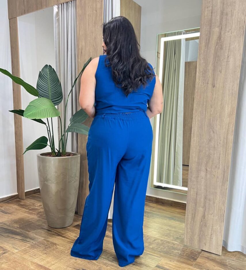 Conjunto Feminino Plus Alfaiaria Colete e Calça com Lastex Azul - Fernanda Ramos Store