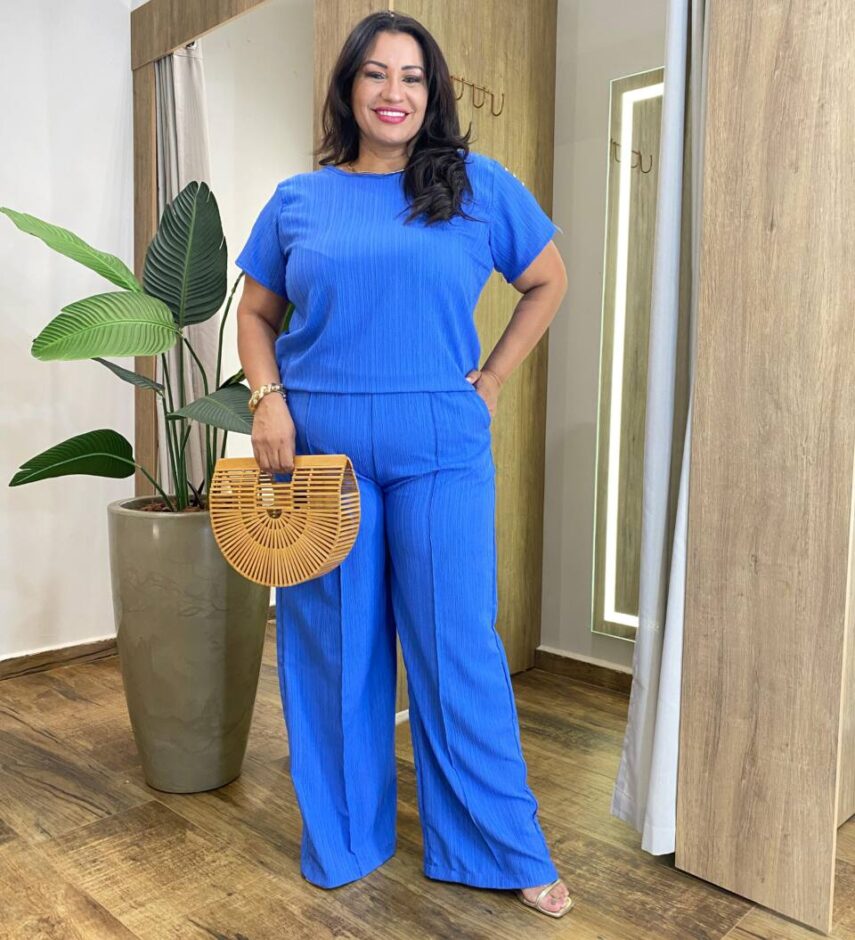 Conjunto Feminino Plus Blusa Manga Curta com Botões e Calça Azul - Fernanda Ramos Store