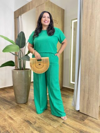 Conjunto Feminino Plus Blusa Manga Curta com Botões e Calça Verde - Fernanda Ramos Store