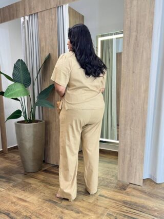 Conjunto Feminino Plus Blusa Manga Curta e Calça com Bolso Bege - Fernanda Ramos Store