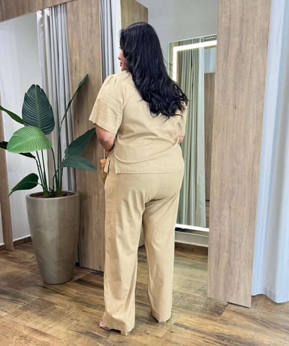 Conjunto Feminino Plus Blusa Manga Curta e Calça com Bolso Bege - Fernanda Ramos Store