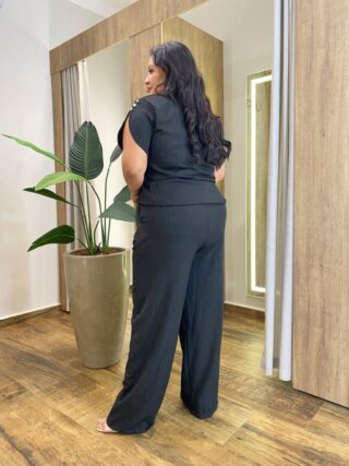 Conjunto Feminino Plus Blusa Manga Curta com Botões e Calça Preto - Fernanda Ramos Store