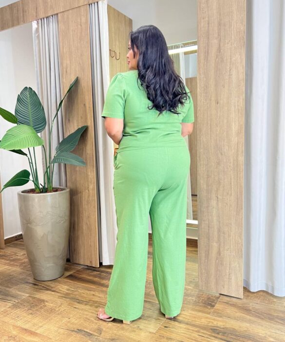 Conjunto Feminino Plus Blusa Manga Curta e Calça com Lastex Verde - Fernanda Ramos Store