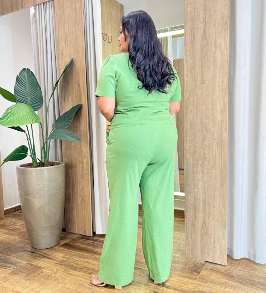 Conjunto Feminino Plus Blusa Manga Curta e Calça com Lastex Verde - Fernanda Ramos Store