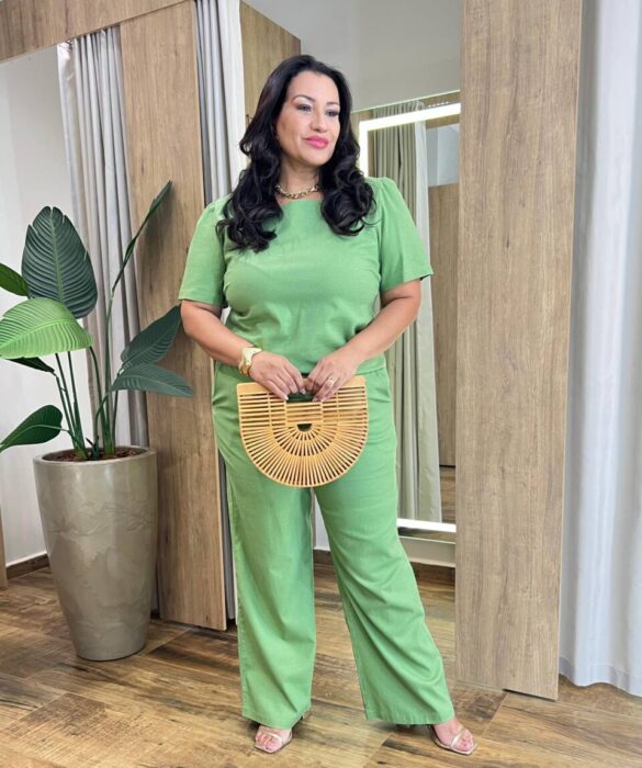 Conjunto Feminino Plus Blusa Manga Curta e Calça com Lastex Verde - Fernanda Ramos Store