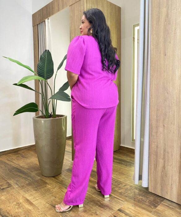Conjunto Feminino Plus Blusa Manga Curta e Calça com Textura Fúcsia - Fernanda Ramos Store