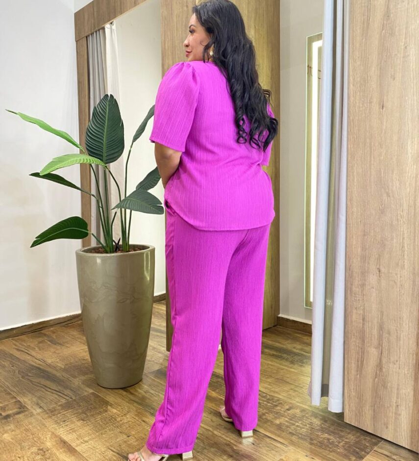 Conjunto Feminino Plus Blusa Manga Curta e Calça com Textura Fúcsia - Fernanda Ramos Store