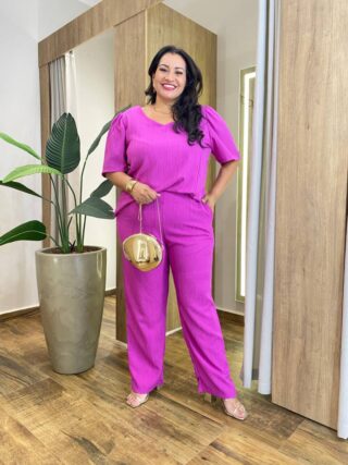 Conjunto Feminino Plus Blusa Manga Curta e Calça com Textura Fúcsia - Fernanda Ramos Store