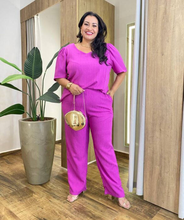 Conjunto Feminino Plus Blusa Manga Curta e Calça com Textura Fúcsia - Fernanda Ramos Store