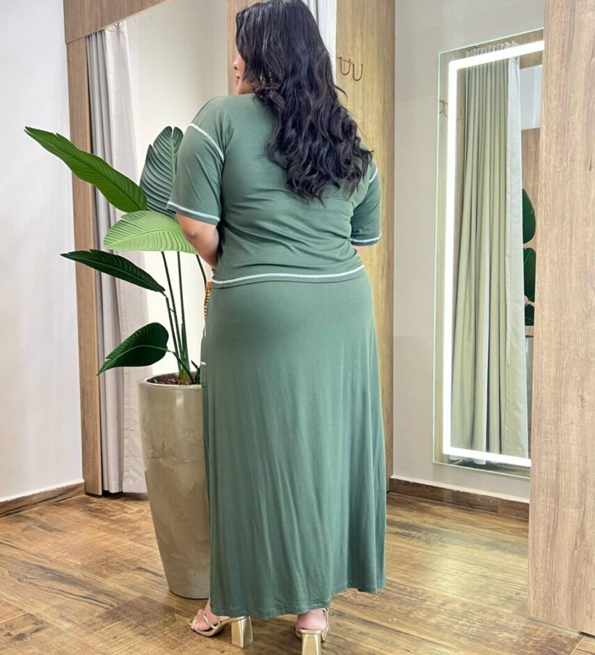 Conjunto Feminino Plus Blusa Manga Curta e Saia Longa Midi Verde - Fernanda Ramos Store