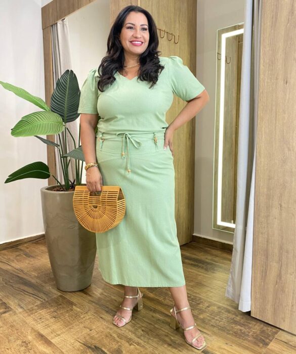 Conjunto Feminino Plus Blusa Manga Curta e Saia Midi Detalhes Verde - Fernanda Ramos Store