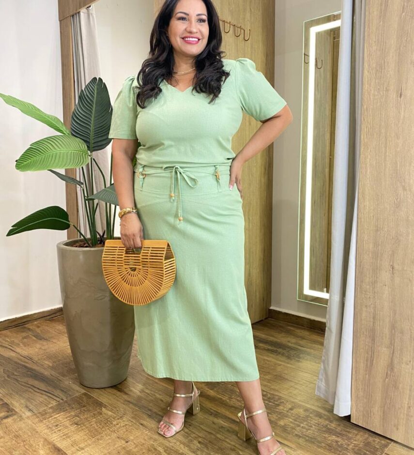Conjunto Feminino Plus Blusa Manga Curta e Saia Midi Detalhes Verde - Fernanda Ramos Store