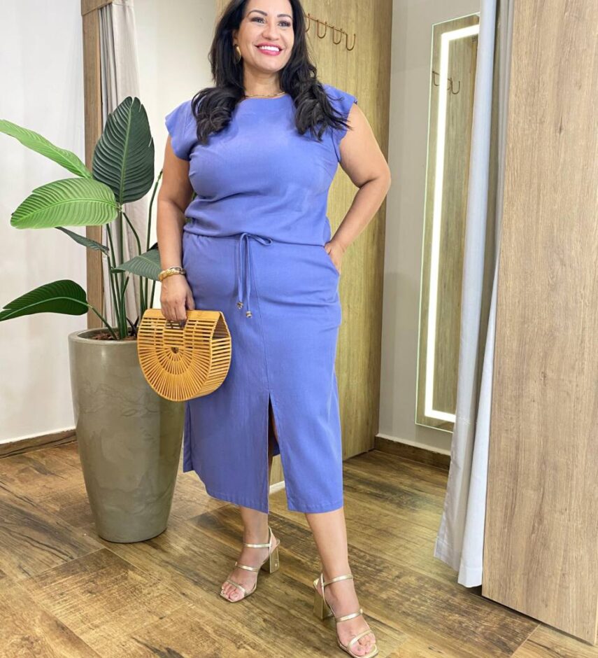 Conjunto Feminino Plus Blusa Manga Muscle e Saia Midi com Fenda Azul - Fernanda Ramos Store