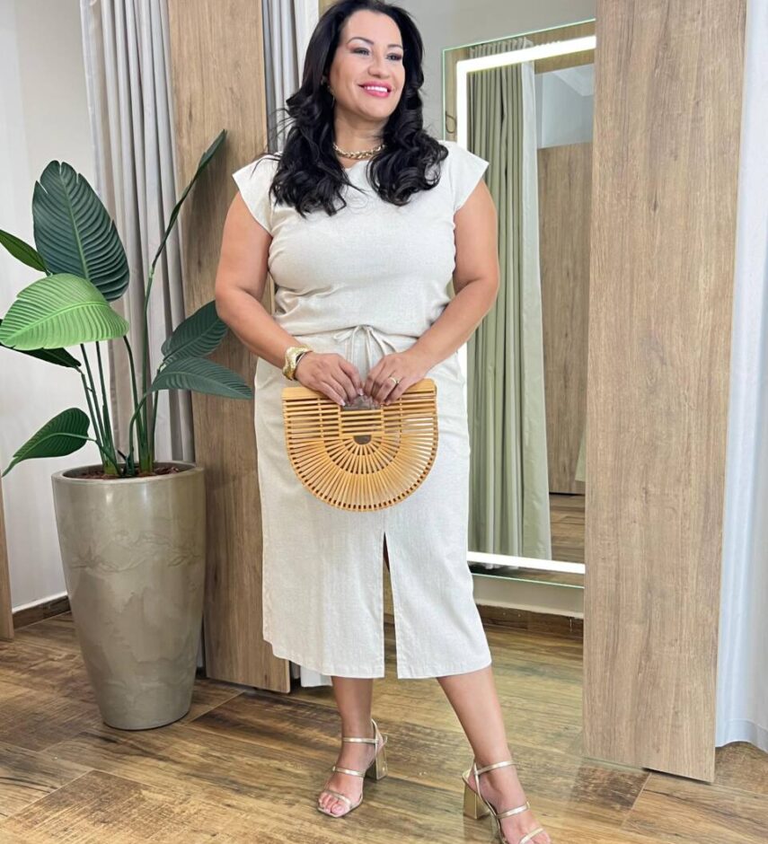 Conjunto Feminino Plus Blusa Manga Muscle e Saia Midi com Fenda Cru - Fernanda Ramos Store