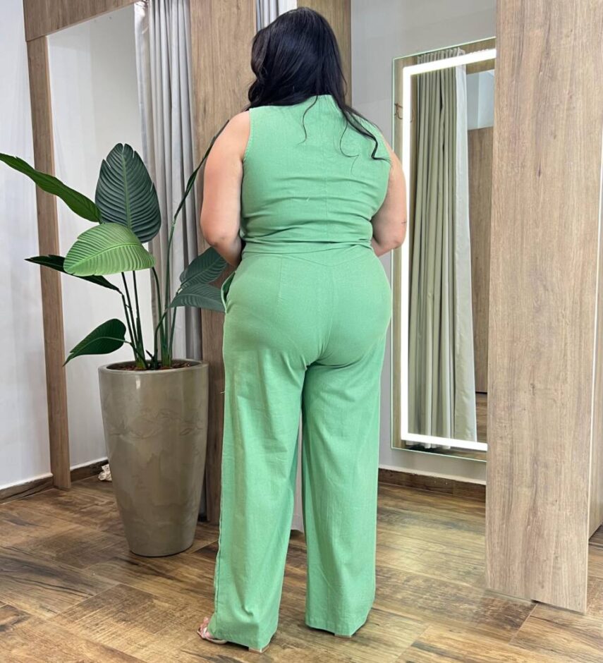 Conjunto Feminino Plus Colete com Bolso Falso e Calça Verde - Fernanda Ramos Store