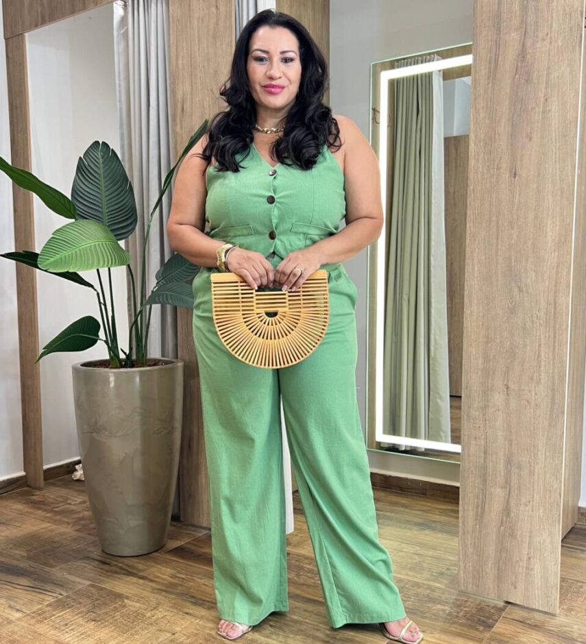 Conjunto Feminino Plus Colete com Bolso Falso e Calça Verde - Fernanda Ramos Store