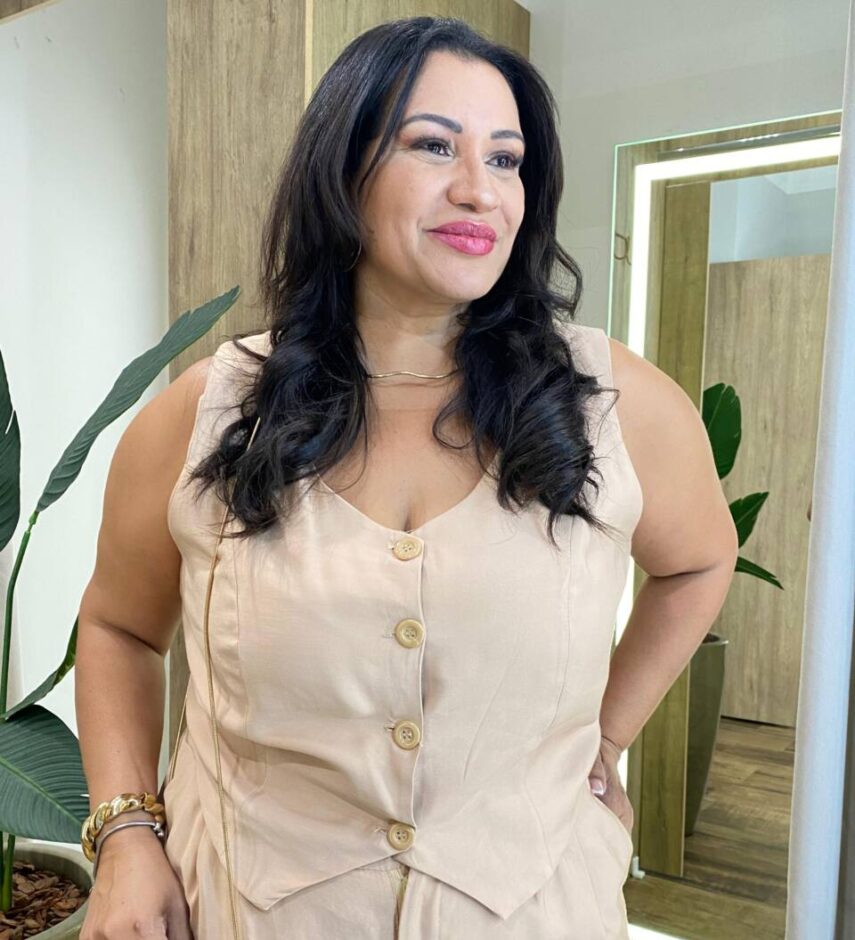 Conjunto Feminino Plus Colete com Botões e Calça Bege - Fernanda Ramos Store