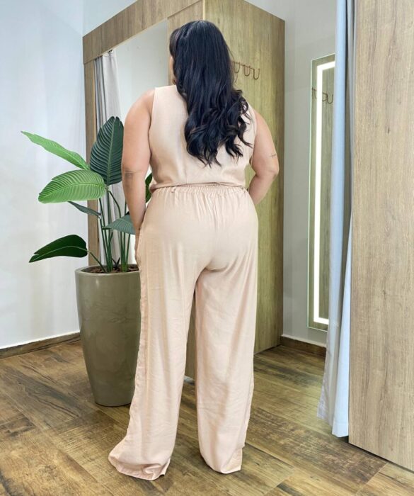 Conjunto Feminino Plus Colete com Botões e Calça Bege - Fernanda Ramos Store