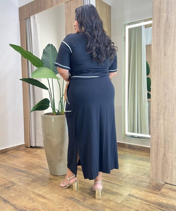 Conjunto Feminino Plus Isis Blusa Manga Curta e Saia Longa Midi Preto - Fernanda Ramos Store