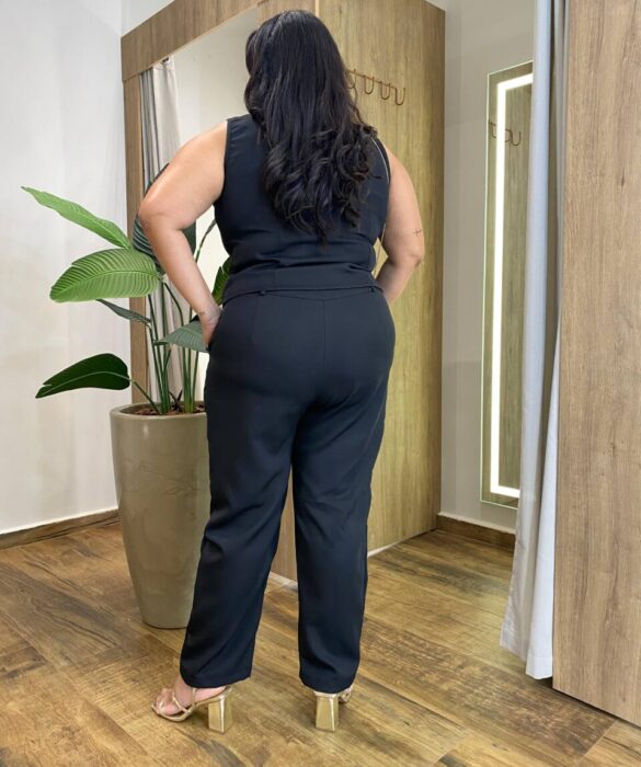 Conjunto Feminino Plus Jade Colete com Recorte e Calça Preta - Fernanda Ramos Store