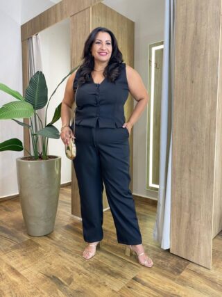 Conjunto Feminino Plus Jade Colete com Recorte e Calça Preta Fernanda Ramos Store