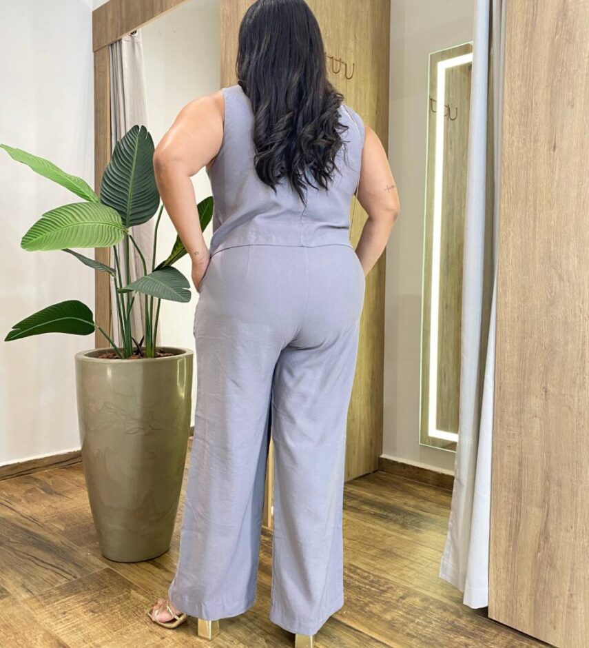Conjunto Feminino Plus Luiza Colete e Calça Cinza - Fernanda Ramos Store
