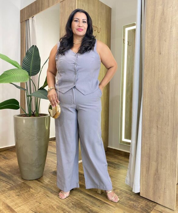 Conjunto Feminino Plus Luiza Colete e Calça Cinza - Fernanda Ramos Store