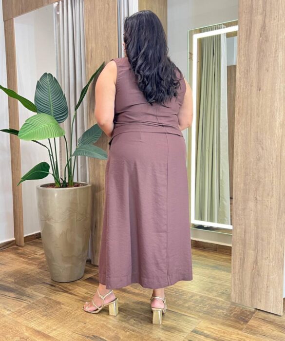 Conjunto Feminino Plus Regata com Recorte e Saia Midi Marrom - Fernanda Ramos Store