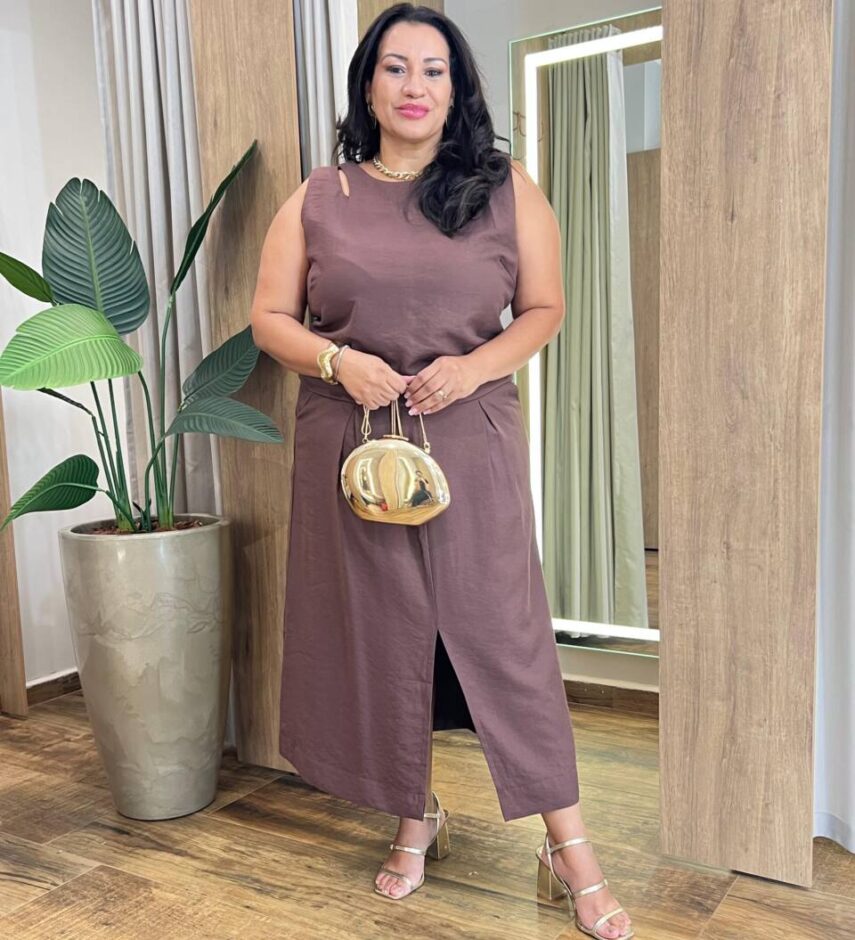 Conjunto Feminino Plus Regata com Recorte e Saia Midi Marrom - Fernanda Ramos Store