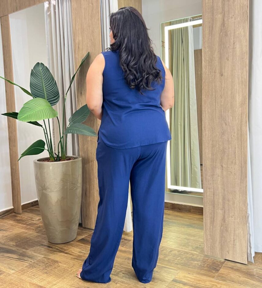 Conjunto Feminino Plus Regata e Calça com Detalhe e Botões Azul - Fernanda Ramos Store