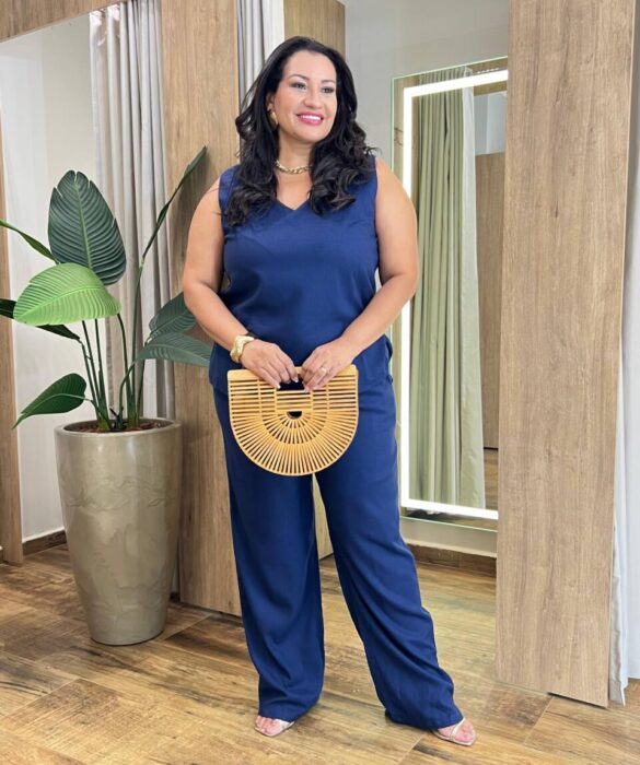 Conjunto Feminino Plus Regata e Calça com Detalhe e Botões Azul - Fernanda Ramos Store