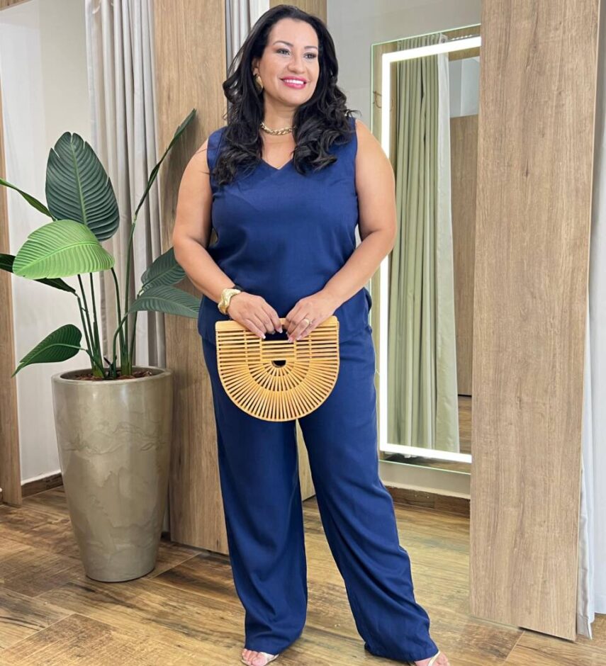 Conjunto Feminino Plus Regata e Calça com Detalhe e Botões Azul - Fernanda Ramos Store