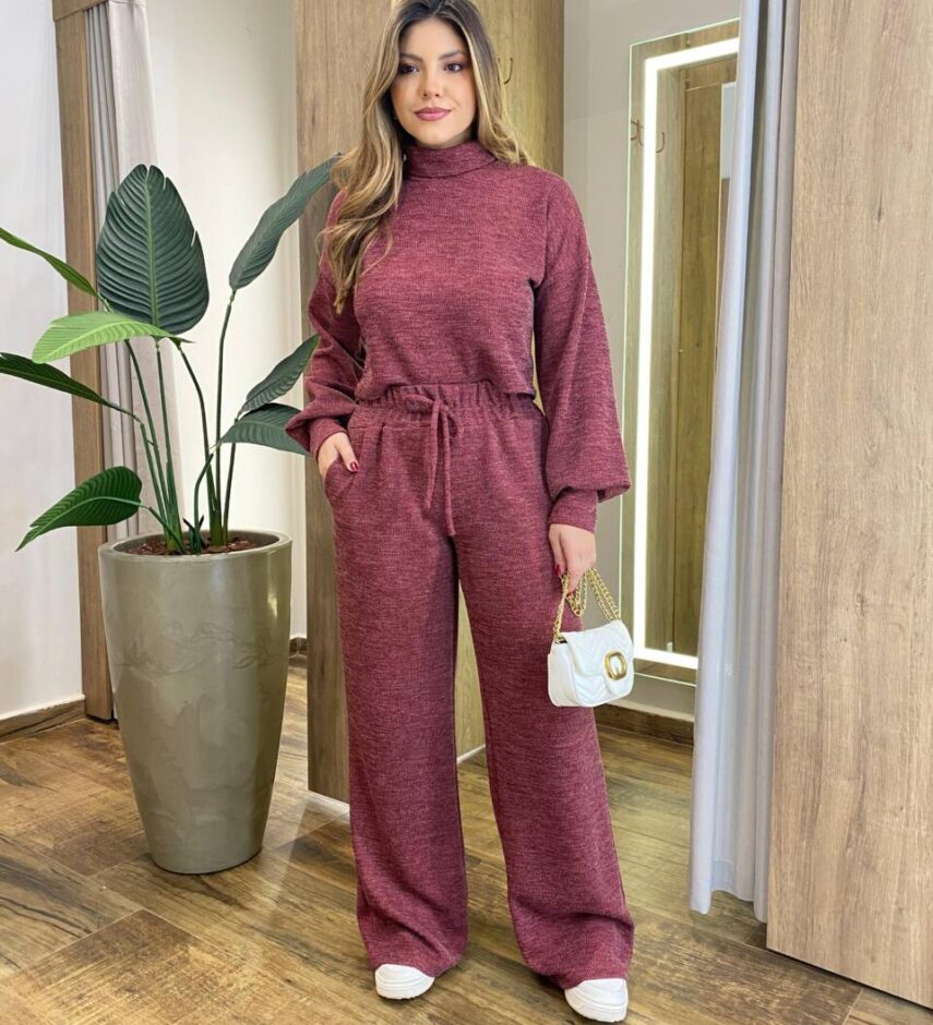 Conjunto Feminino Tricot Camily Blusa Gola Alta e Calça Vinho - Fernanda Ramos Store