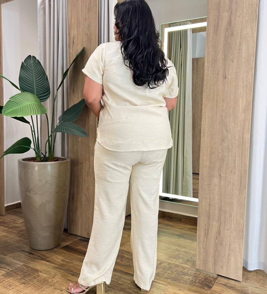 Conjunto Maia Feminino Viscolinho Plus Blusa e Calça Bege - Fernanda Ramos Store