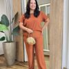 Conjunto Maia Feminino Viscolinho Plus Blusa e Calça Caramelo - Fernanda Ramos Store