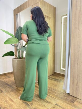 Conjunto Moletinho Plus Blusa Manga Curta e Calça Verde Musgo - Fernanda Ramos Store