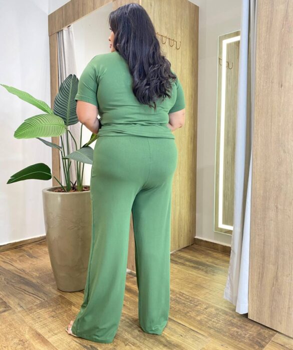 Conjunto Moletinho Plus Blusa Manga Curta e Calça Verde Musgo - Fernanda Ramos Store