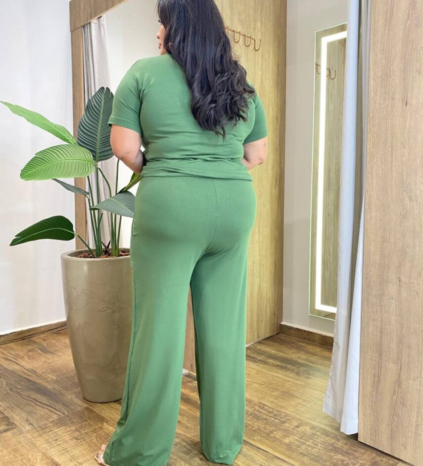 Conjunto Moletinho Plus Blusa Manga Curta e Calça Verde Musgo - Fernanda Ramos Store
