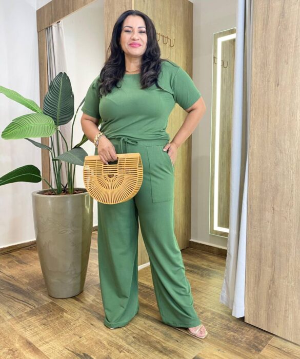 Conjunto Moletinho Plus Blusa Manga Curta e Calça Verde Musgo - Fernanda Ramos Store