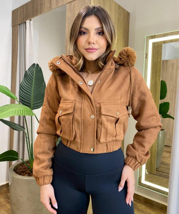 Jaqueta Feminina Aline Peluciada Capuz Removível e Botões Caramelo - Fernanda Ramos Store