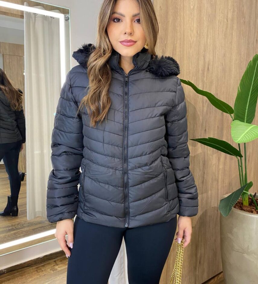 Jaqueta Feminina Zaia Peluciada Capuz com Pelinhos Preta - Fernanda Ramos Store