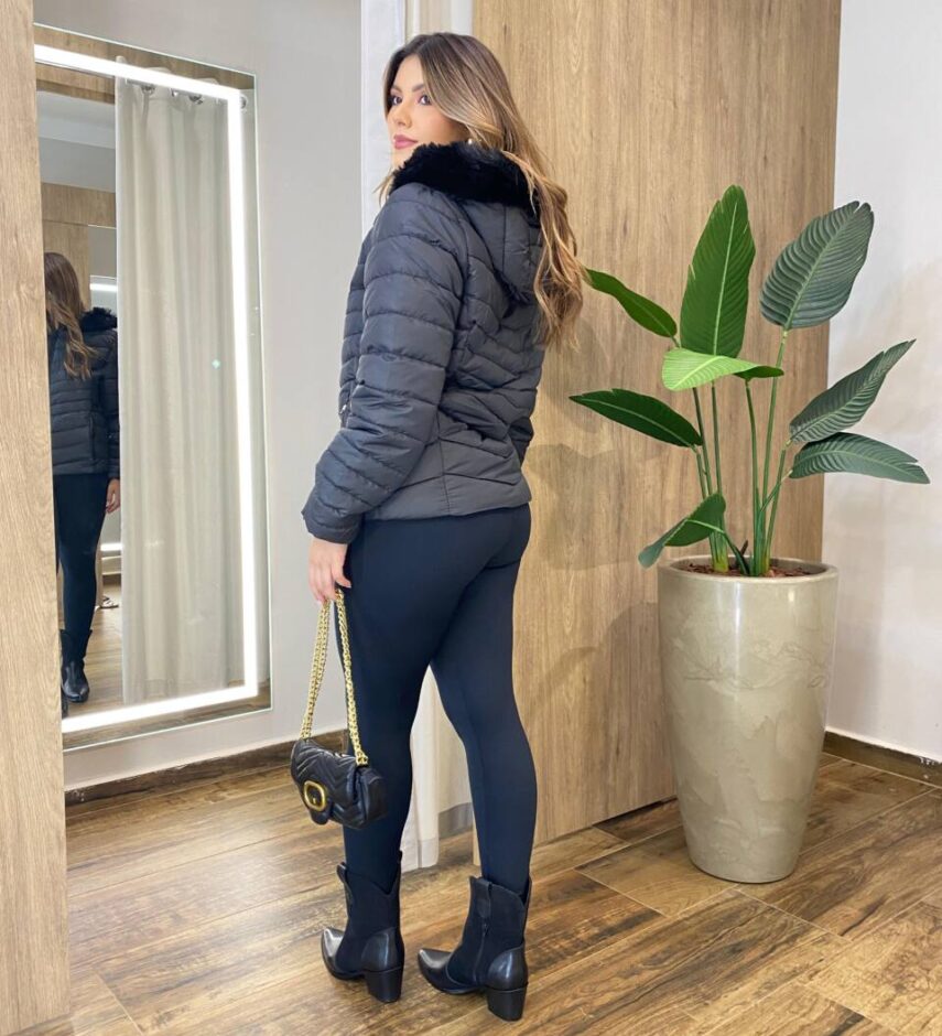 Jaqueta Feminina Zaia Peluciada Capuz com Pelinhos Preta - Fernanda Ramos Store